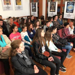 Посета на ученици од ОУ од општина Охрид по повод месецот на книгата во просториите на НУ-Библиотека „Григор Прличев“ и средба со роднокрајниот автор Смиле Наумоски- Брсјак.