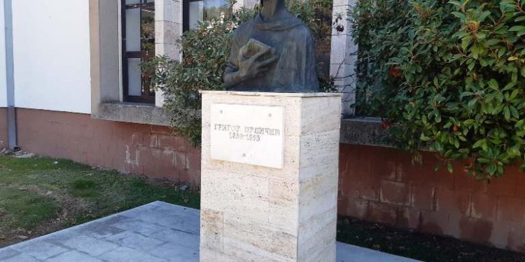 Спомен – бистата на Прличев на нова локација, непосредно до Библиотеката