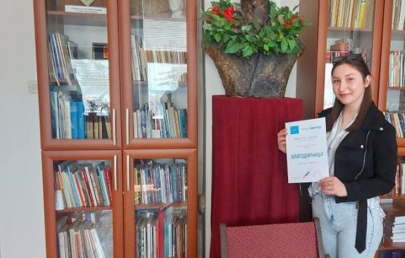 Со врачување на благодарници и книги се заокружува „Напиши стих – купи кафе““
