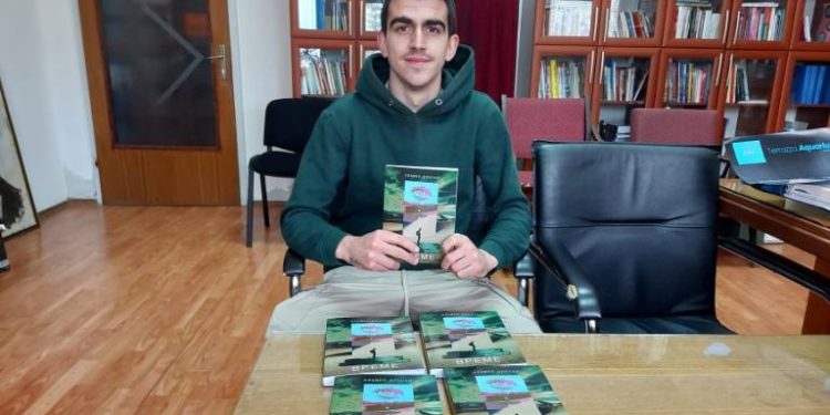 Во нашата библиотека побарајте го „Време“ новиот роман од Славко Илоски