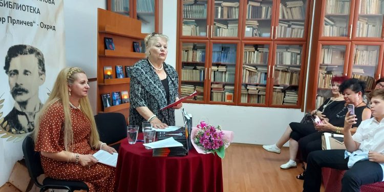 Средба со писателката Оливера Јовановска во нашата Библиотека