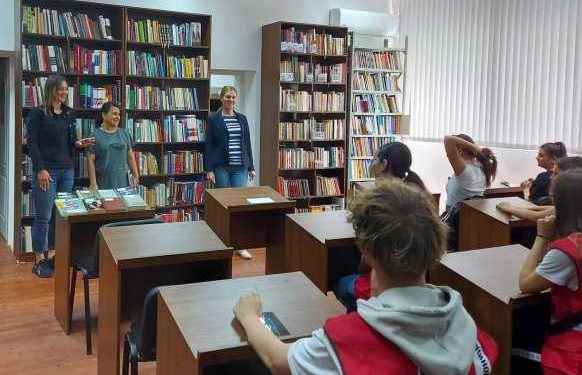 Волонтери од Црвен крст Охрид беа во посета на нашата Библиотека