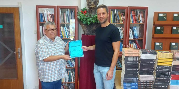 ИЦ Три донира книги во нашата Библиотека