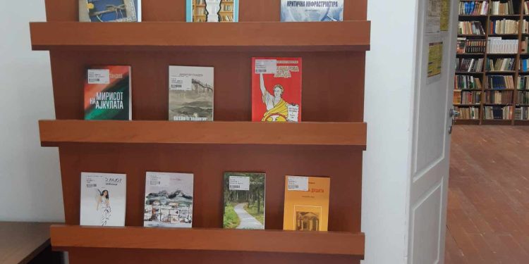 Роднокрајни автори родени во мај