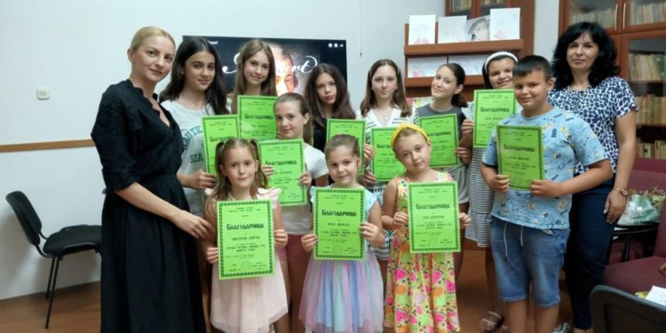 „Слушај музика, напиши збор, насликај книга“