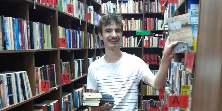 Ученикот Мартин Трајчески ова лето волонтираше во нашата Библиотека
