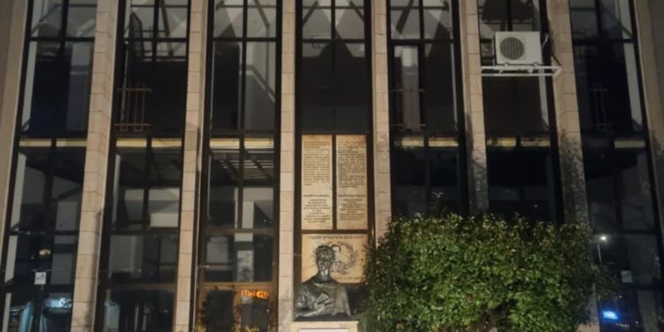 Одново осветлена бистата на Прличев