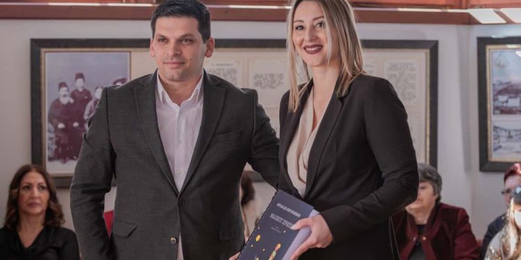Библиотека доби два примероци од книгата „Малиот принц“ од Егзипери, отпечатена во Брајово писмо