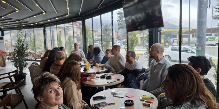 Одбрани трите најдобри стихови од „Напиши стих – купи кафе“