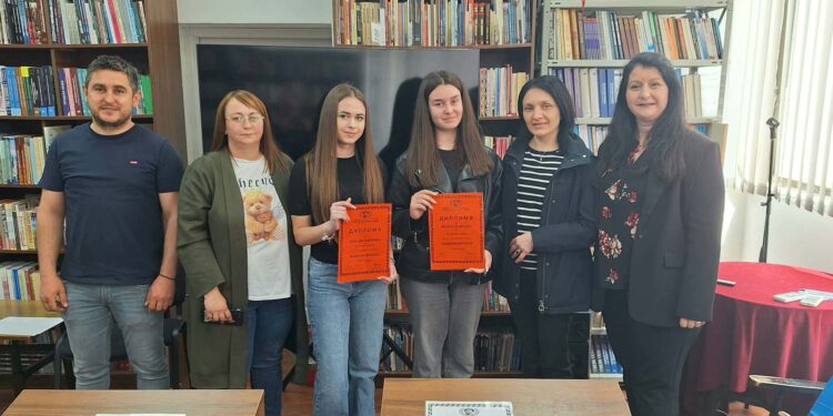 Бојана Башоска и Јана Билбилоска ќе го претставуваат Охрид на Државниот натпревар „Млади библиотекари“