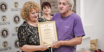 По Скопје и во Охрид беше промовирана монографијата „Македонија низ вековите“ од д-р Виолета Ачкоска